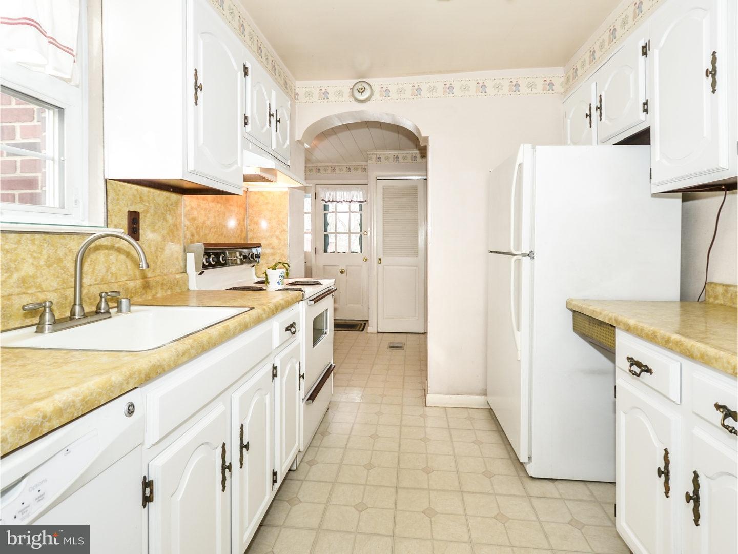 601 Paper Mill Road Oreland, PA 19075 - Photo 7 of 24 Kitchen