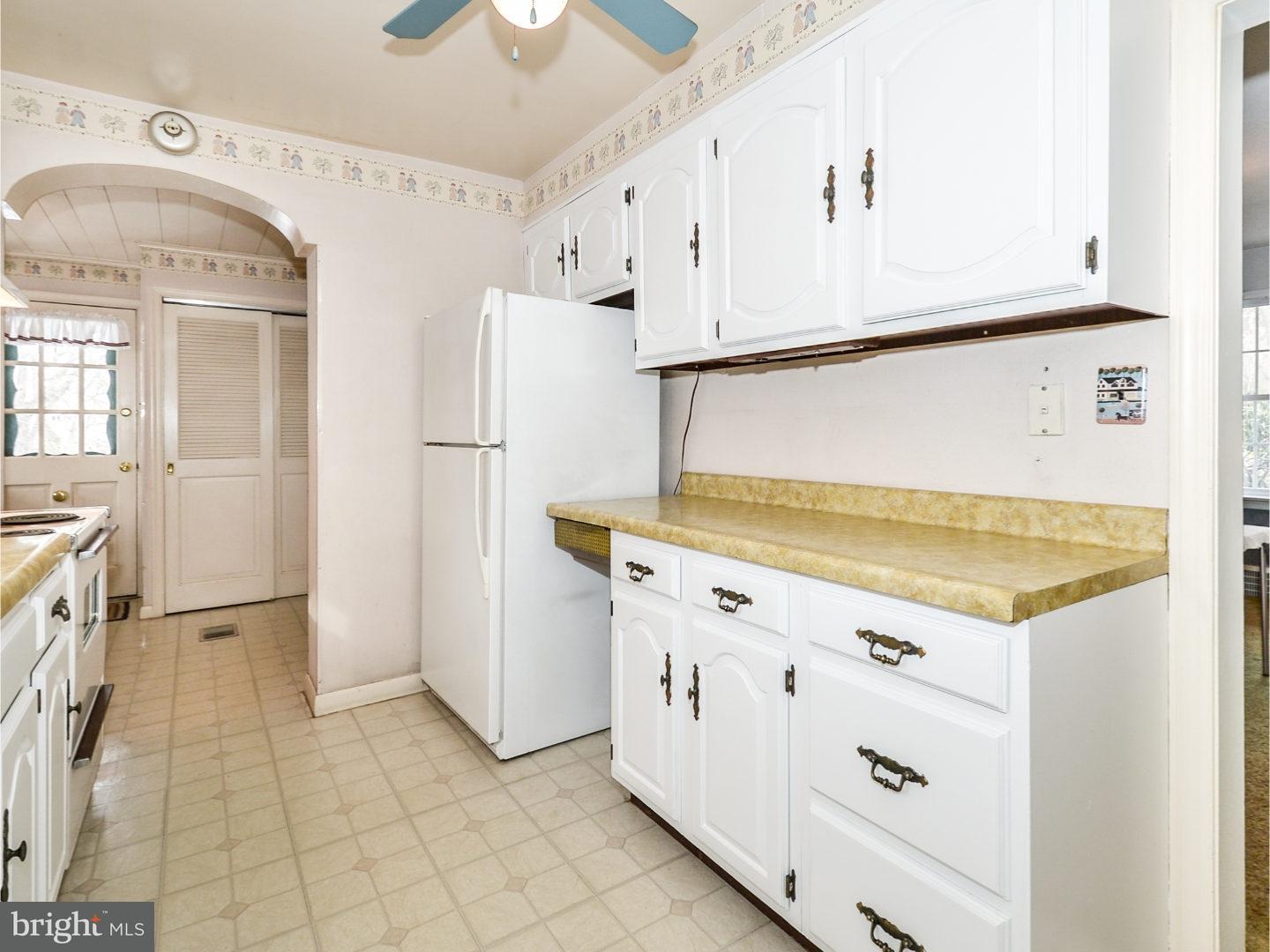 601 Paper Mill Road Oreland, PA 19075 - Photo 8 of 24 Kitchen