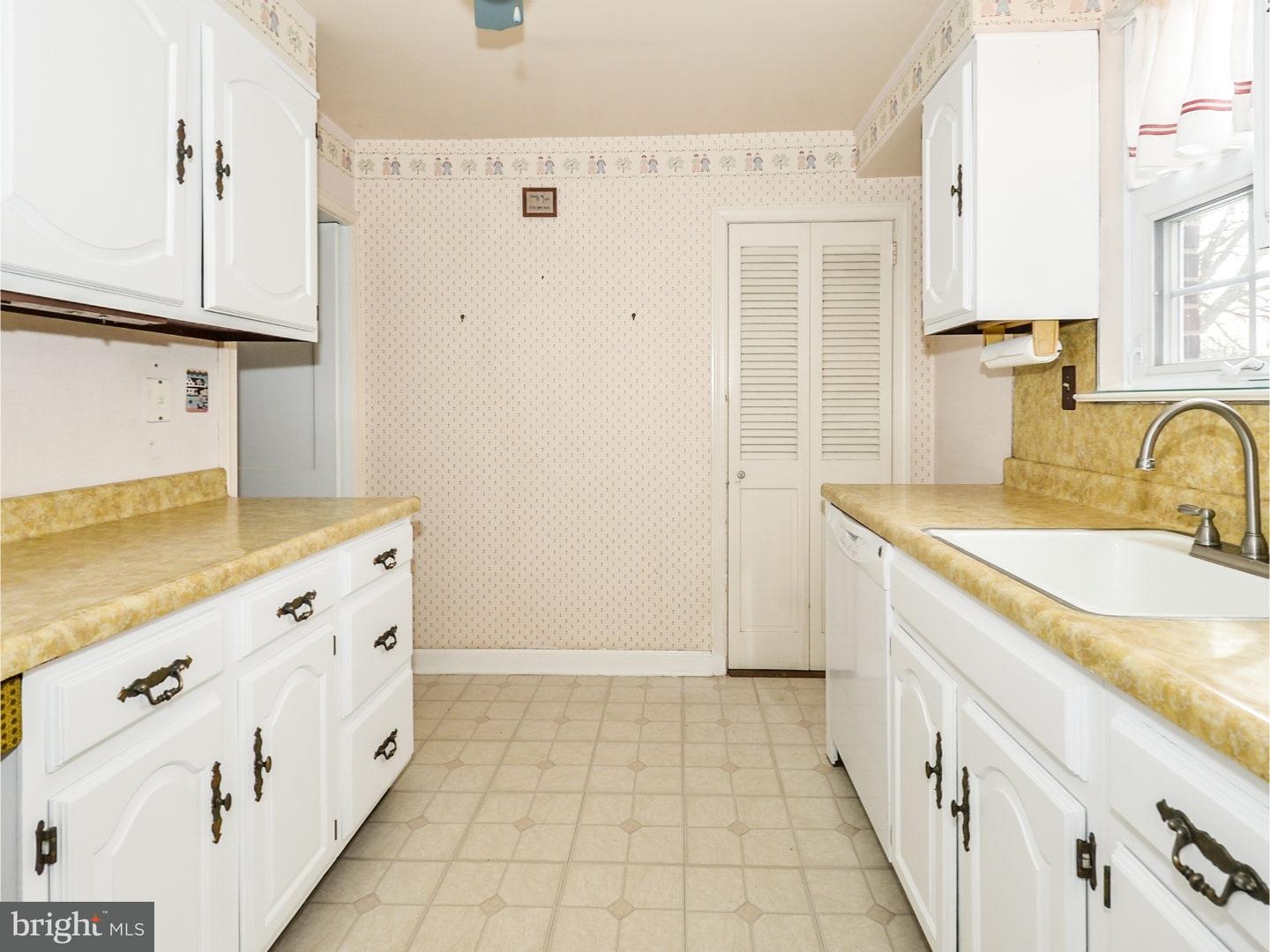 601 Paper Mill Road Oreland, PA 19075 - Photo 9 of 24 Kitchen