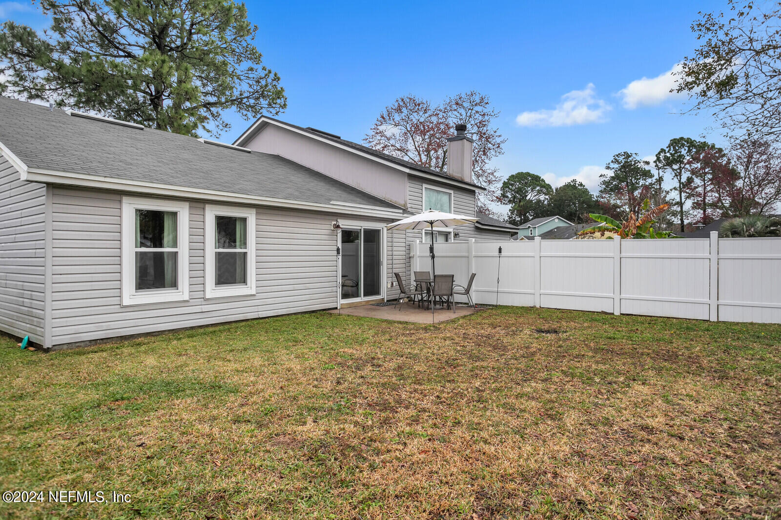 2476 Spring Vale Road Jacksonville, FL 32246 - Photo 3 of 16 a backyard of a house