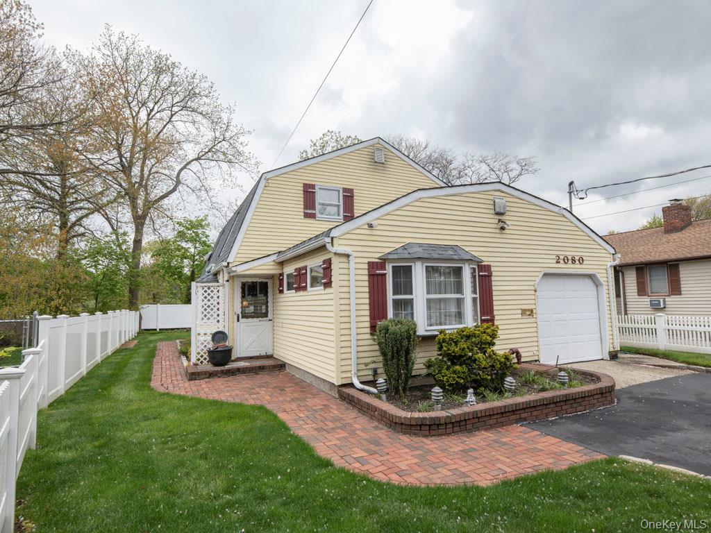 2080 Seamans Neck Road Seaford, NY 11783 - Photo 4 of 31