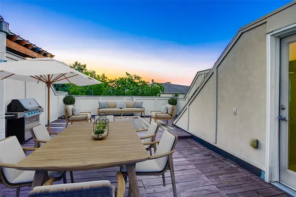 a view of city from deck with patio