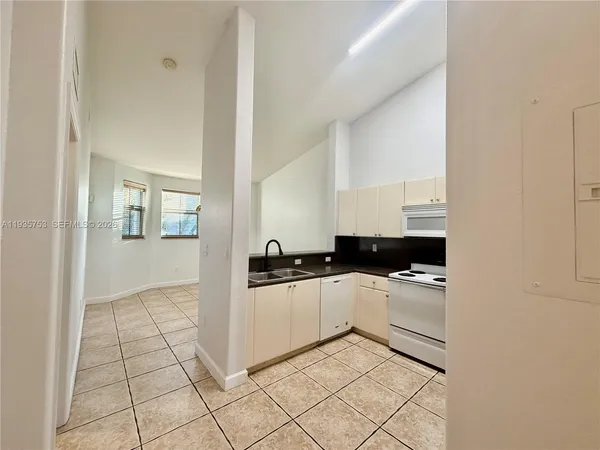 $1,975 | 1692 Southeast 29th Court, Unit 201, Homestead, FL 33035