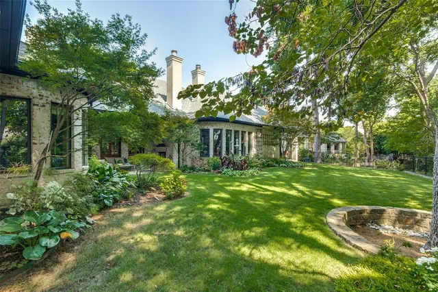 a view of house with a yard