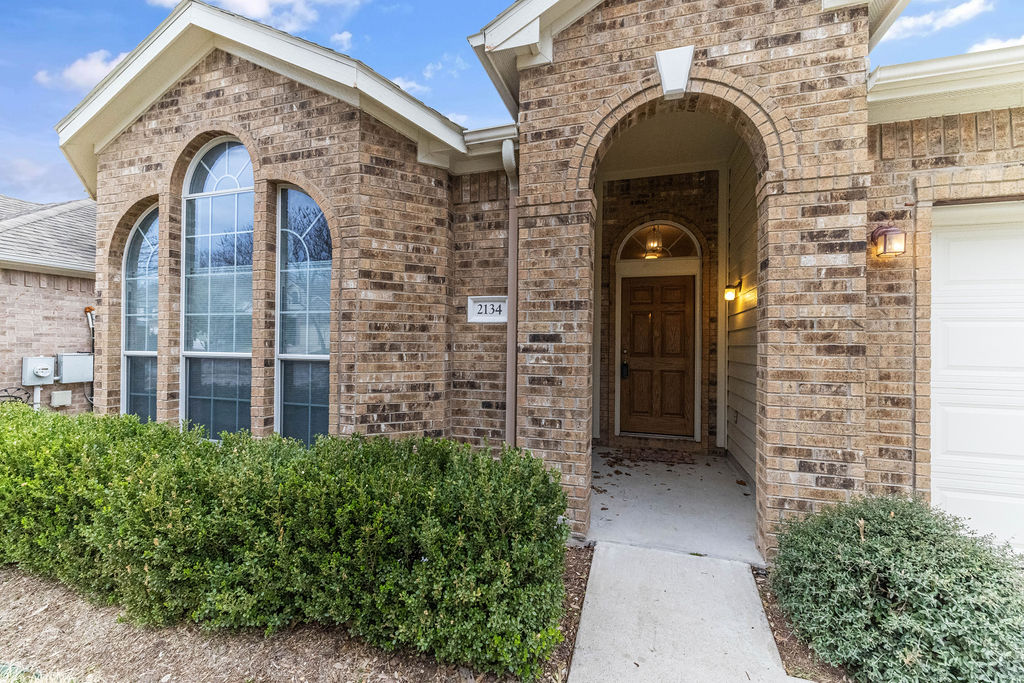 2134 Paradise Ridge Drive Round Rock, TX 78665 - Photo 2 of 28 a view of front door of a house with an entrance