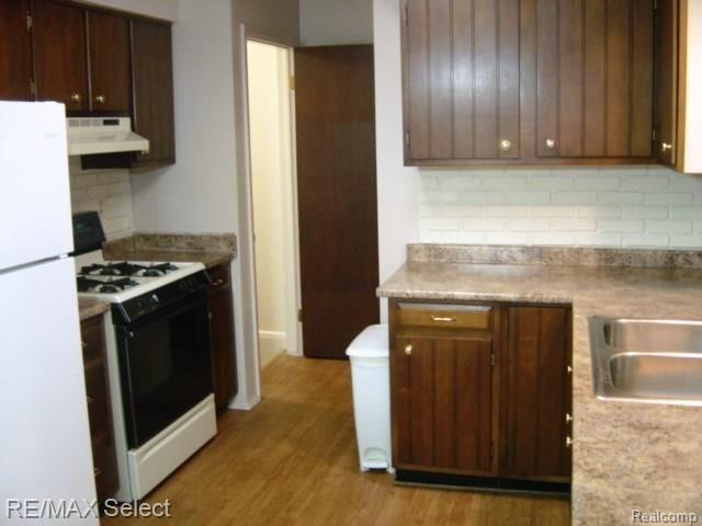 7021 Brewer Road Flint, MI 48507 - Photo 2 of 23 DSC02616.JPG