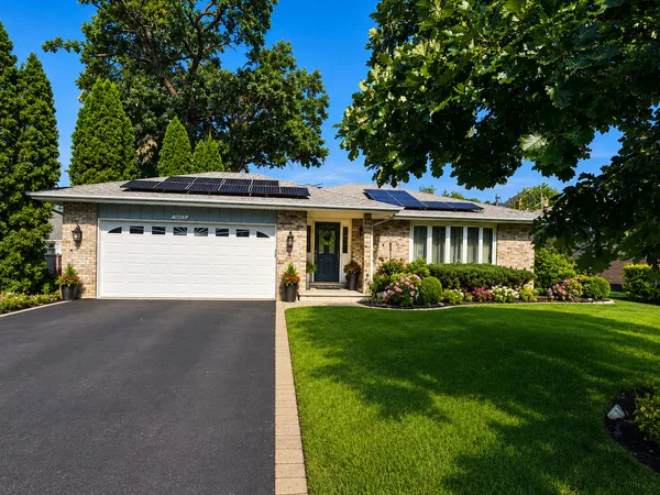 $425,980 | 10615 South 83rd Avenue, Palos Hills, IL 60465
