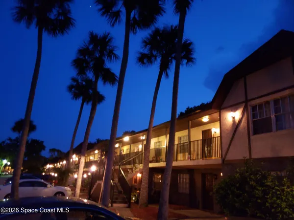 $1,325 | 2981 Sir Hamilton Circle, Unit 13, Titusville, FL 32780