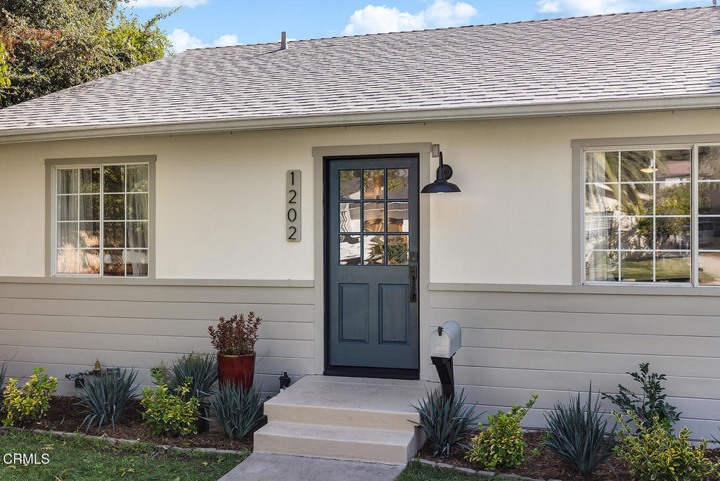 1202 East Lexington Street Pasadena, CA 91104 - Photo 3 of 39 a front view of a house