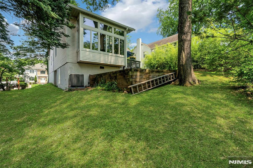 616 Rutland Avenue Teaneck, NJ 07666 - Photo 35 of 39