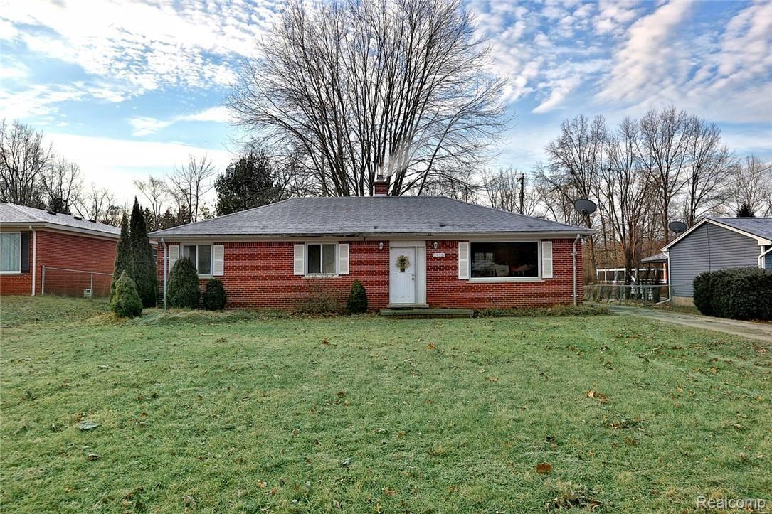 29521 West Road New Boston, MI 48164 - Photo 1 of 20 Front.jpg