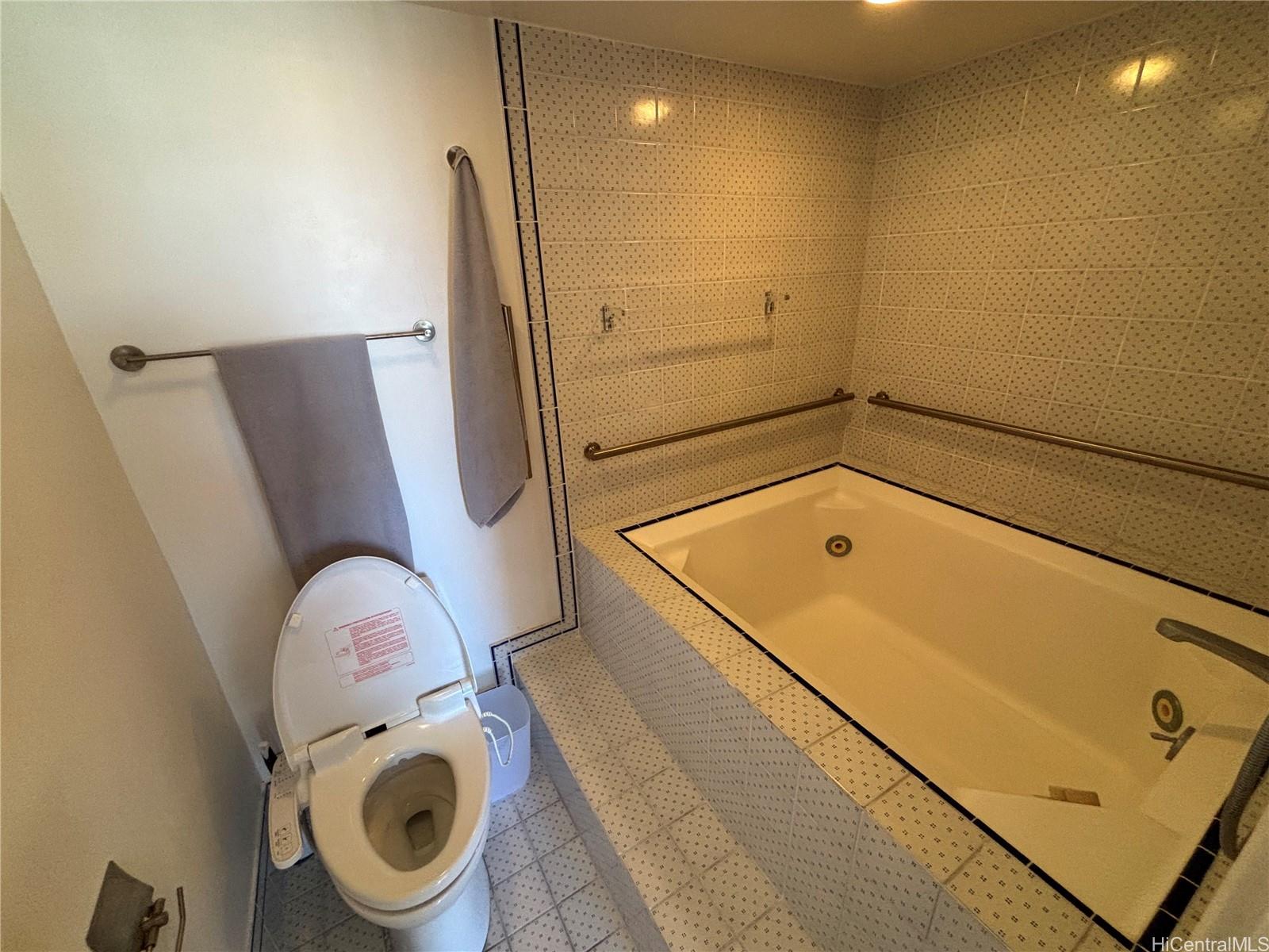 469 Ena Road, Unit 2104 Honolulu, HI 96815 - Photo 16 of 24