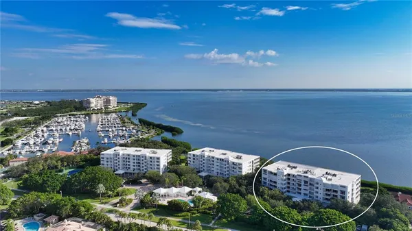 $2,695,000 | 2410 Harbourside Drive, Unit 142, Longboat Key, FL 34228
