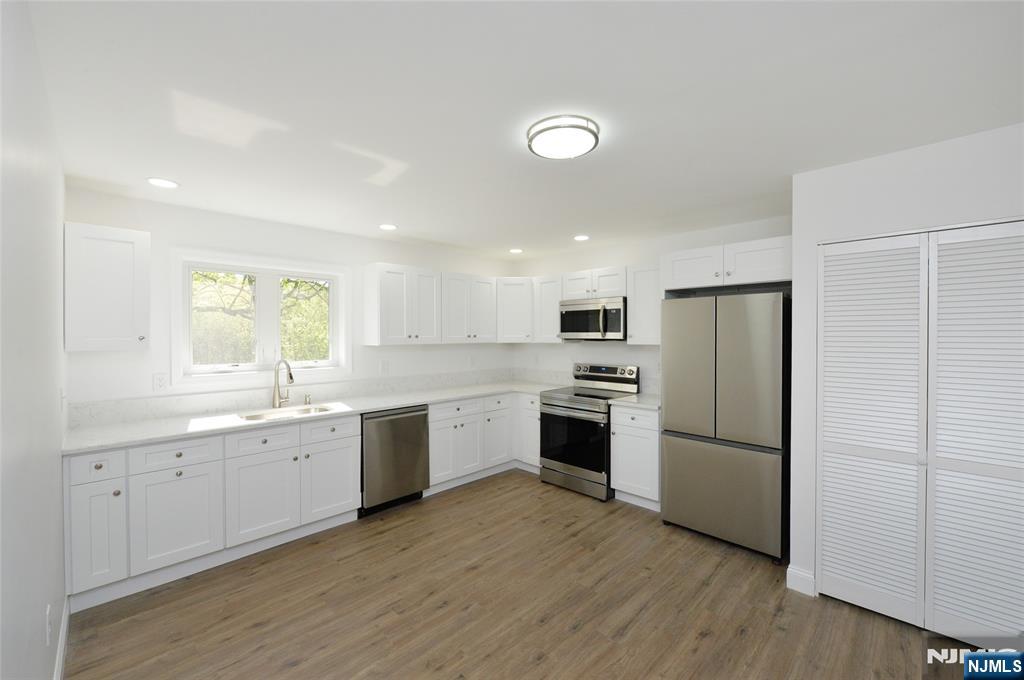 385 Goffle Road, Unit 2 Ridgewood, NJ 07450 - Photo 4 of 11