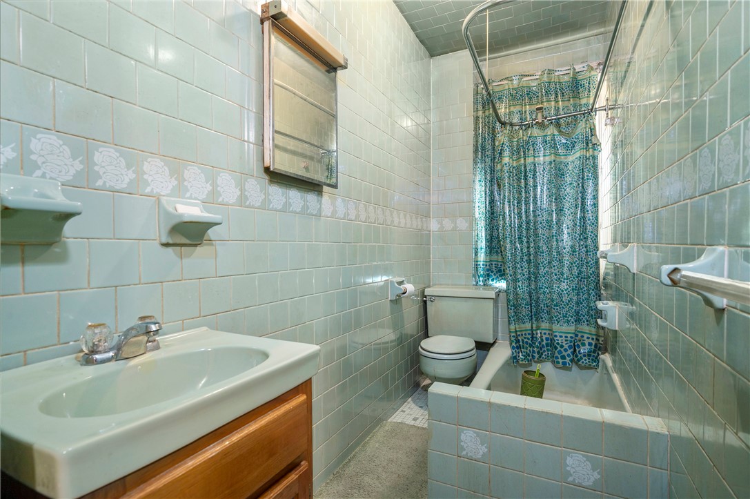 37 Main Street Cumberland, RI 02864 - Photo 12 of 50 Right 1st