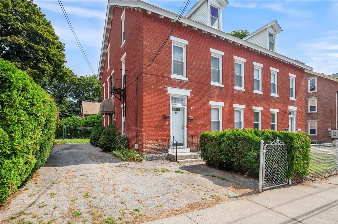 37 Main Street Cumberland, RI 02864 - Photo 2 of 50