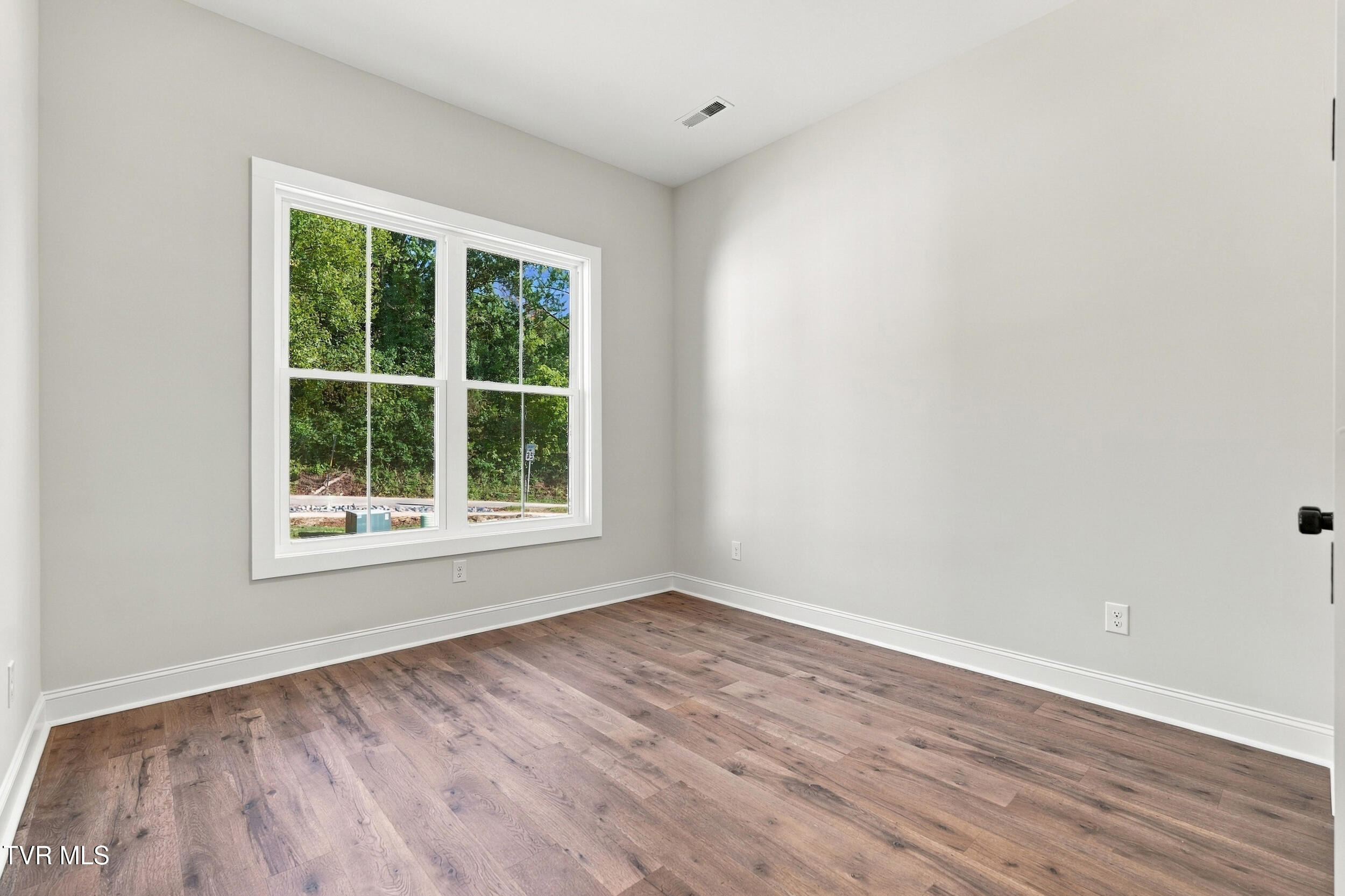 880 Granby Road Kingsport, TN 37660 - Photo 20 of 62 20_880 granby rd-30