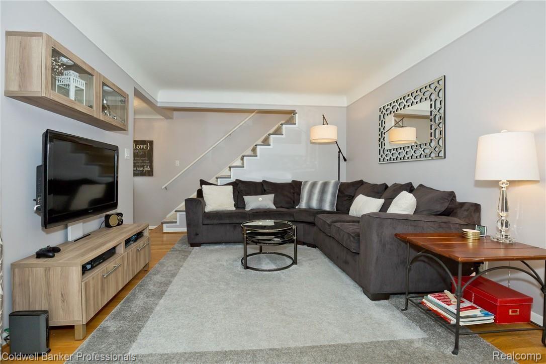 1339 Hampton Road Grosse Pointe, MI 48236 - Photo 5 of 32 592A1766-2.jpg
