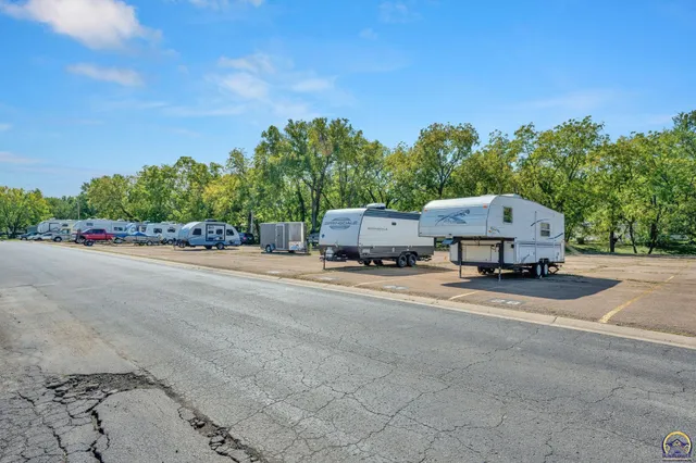 $34,500 | 175 Southeast Willow Way Street, Topeka, KS 66609