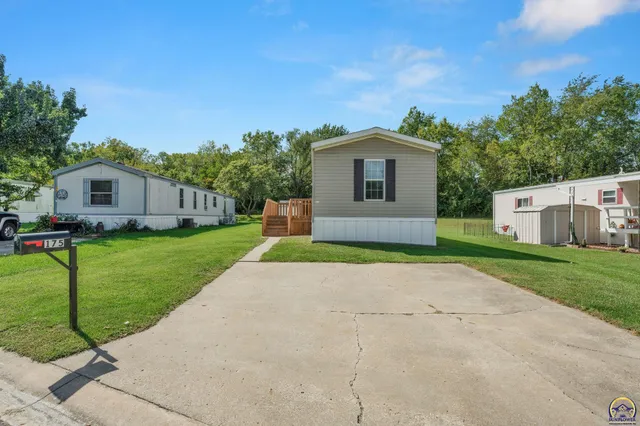 $34,500 | 175 Southeast Willow Way Street, Topeka, KS 66609