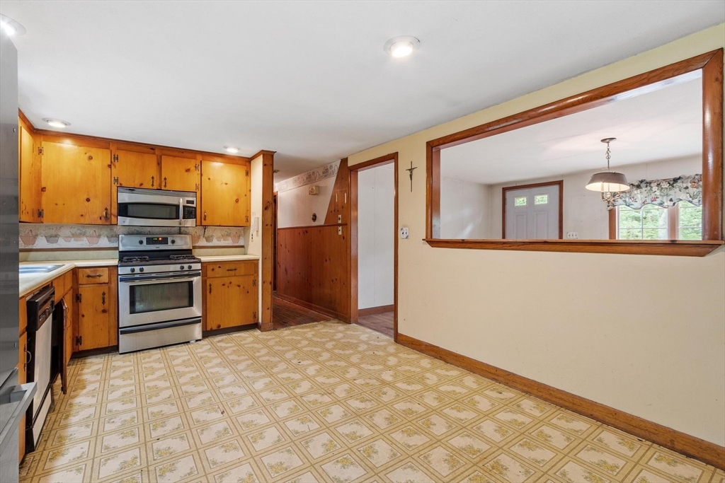 83 McClelland Road Halifax, MA 02338 - Photo 8 of 40