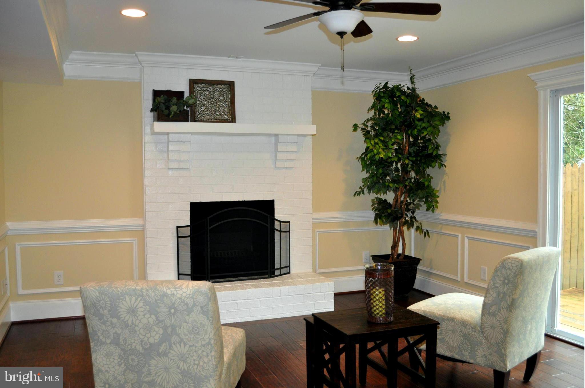 1206 Hunter Road Pasadena, MD 21122 - Photo 11 of 30 Family Room
