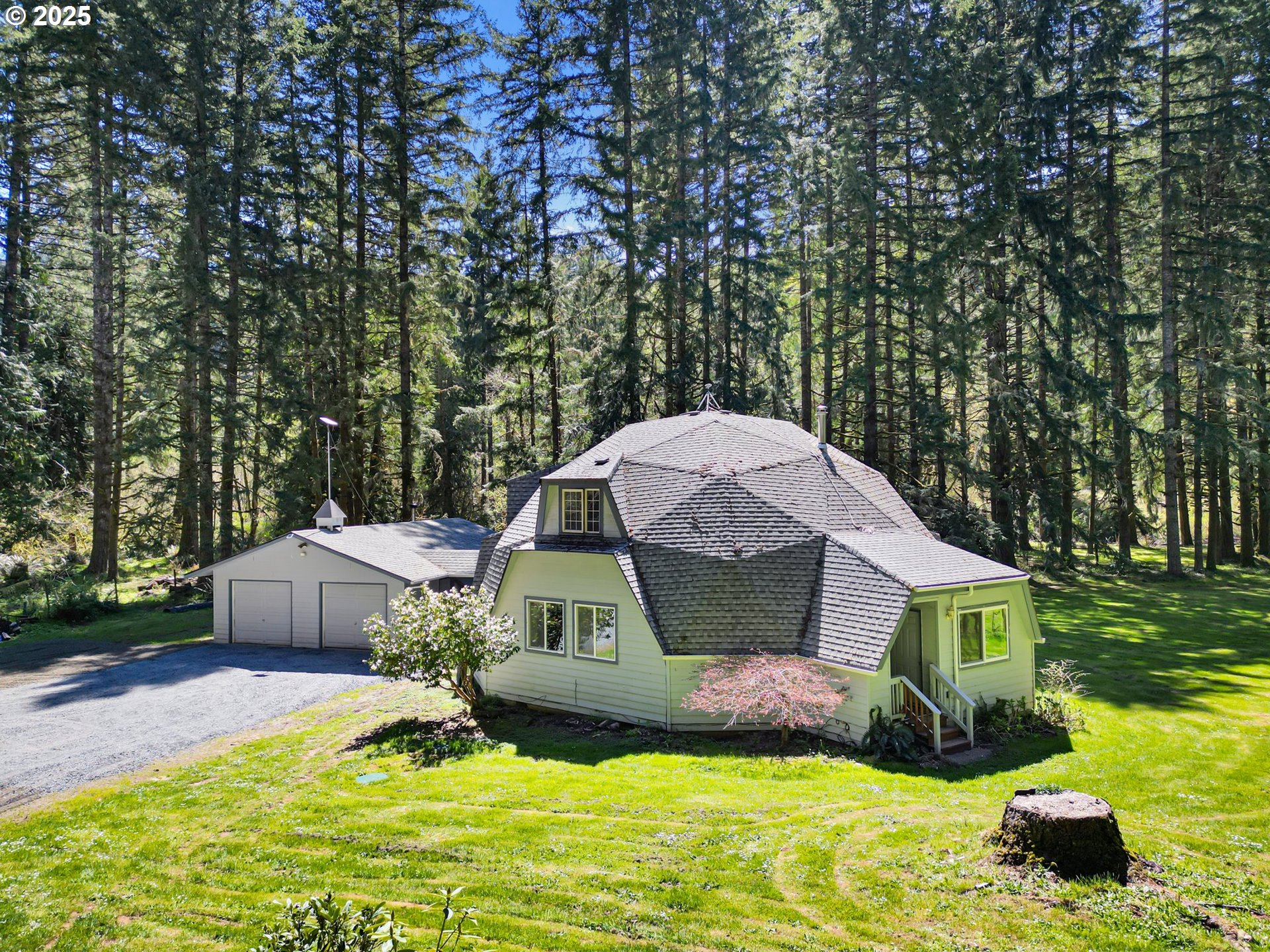 a view of a house with backyard and sitting area
