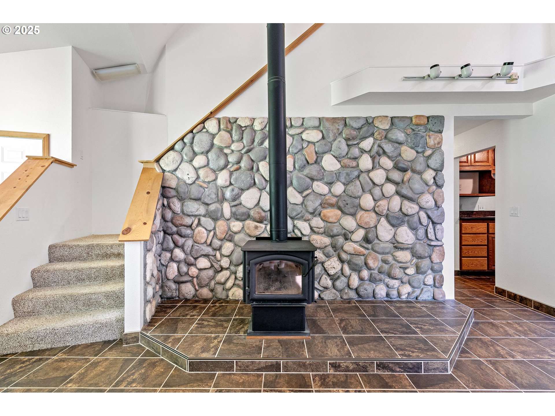 24458 Panther Creek Road Veneta, OR 97487 - Photo 21 of 46 a living room with fireplace