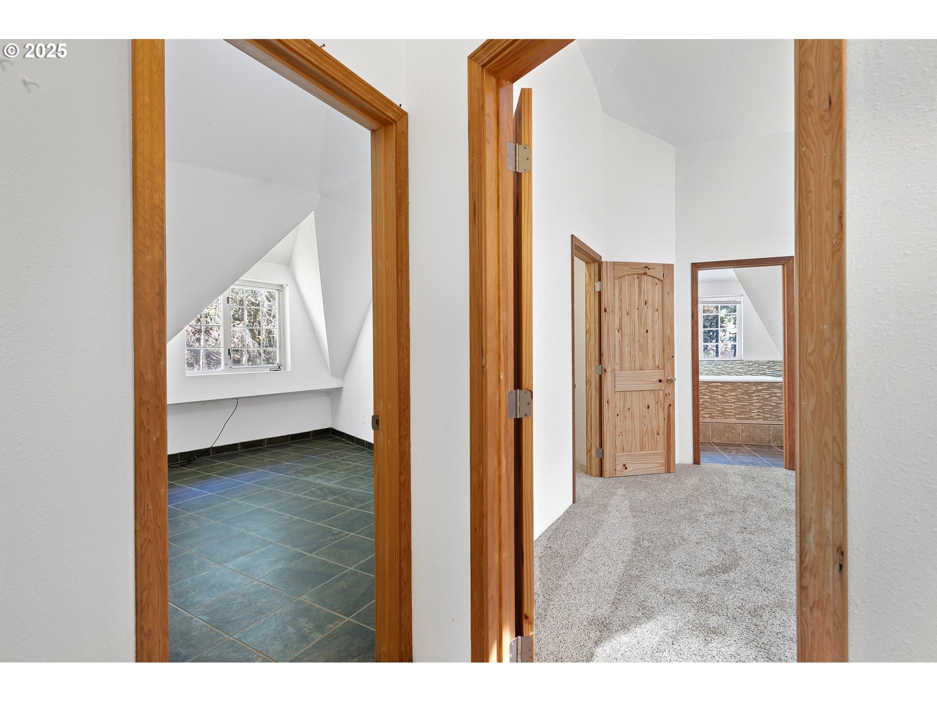 24458 Panther Creek Road Veneta, OR 97487 - Photo 28 of 46 a view of an front door
