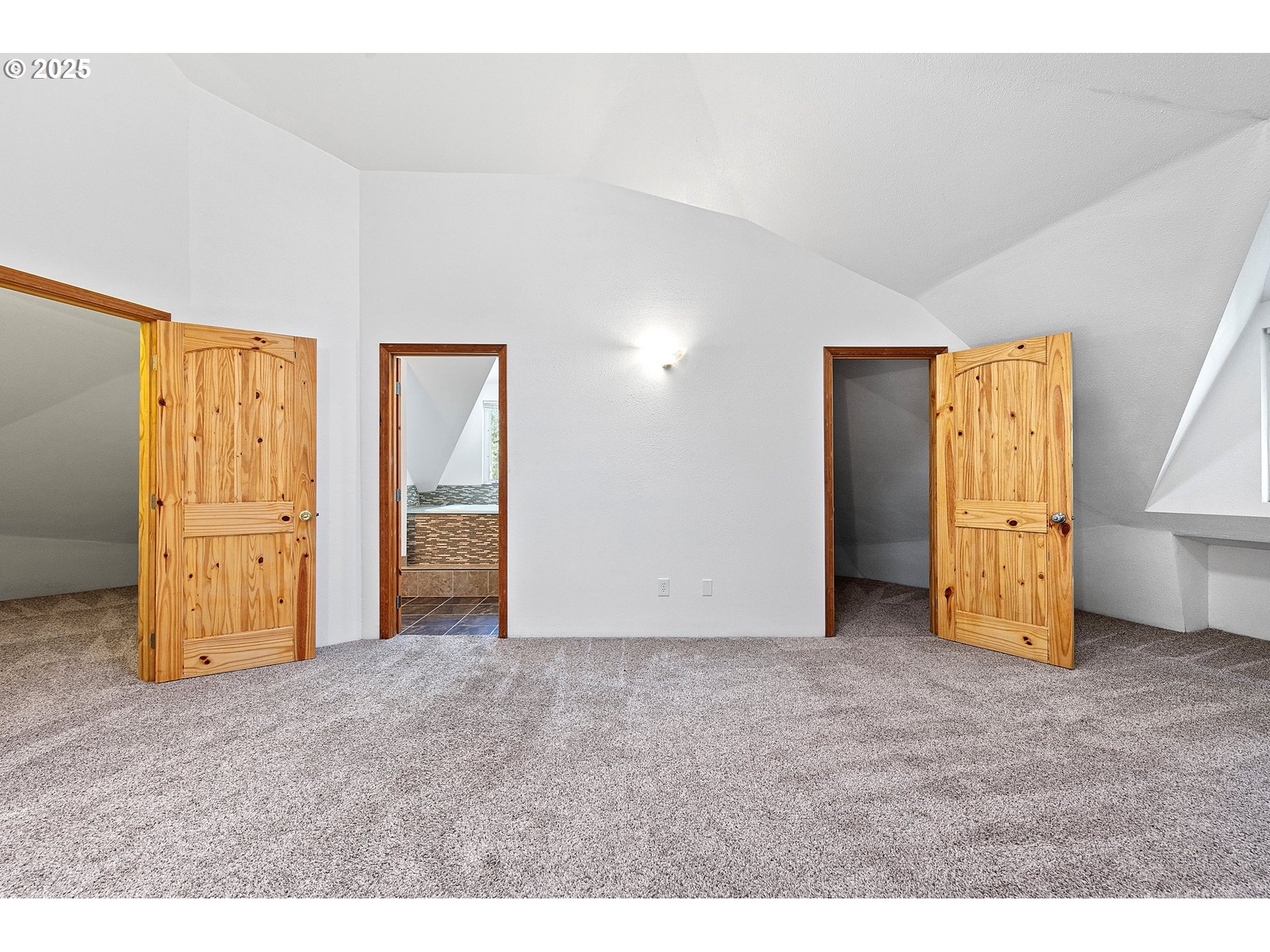 24458 Panther Creek Road Veneta, OR 97487 - Photo 30 of 46 a view of an empty room and closet area
