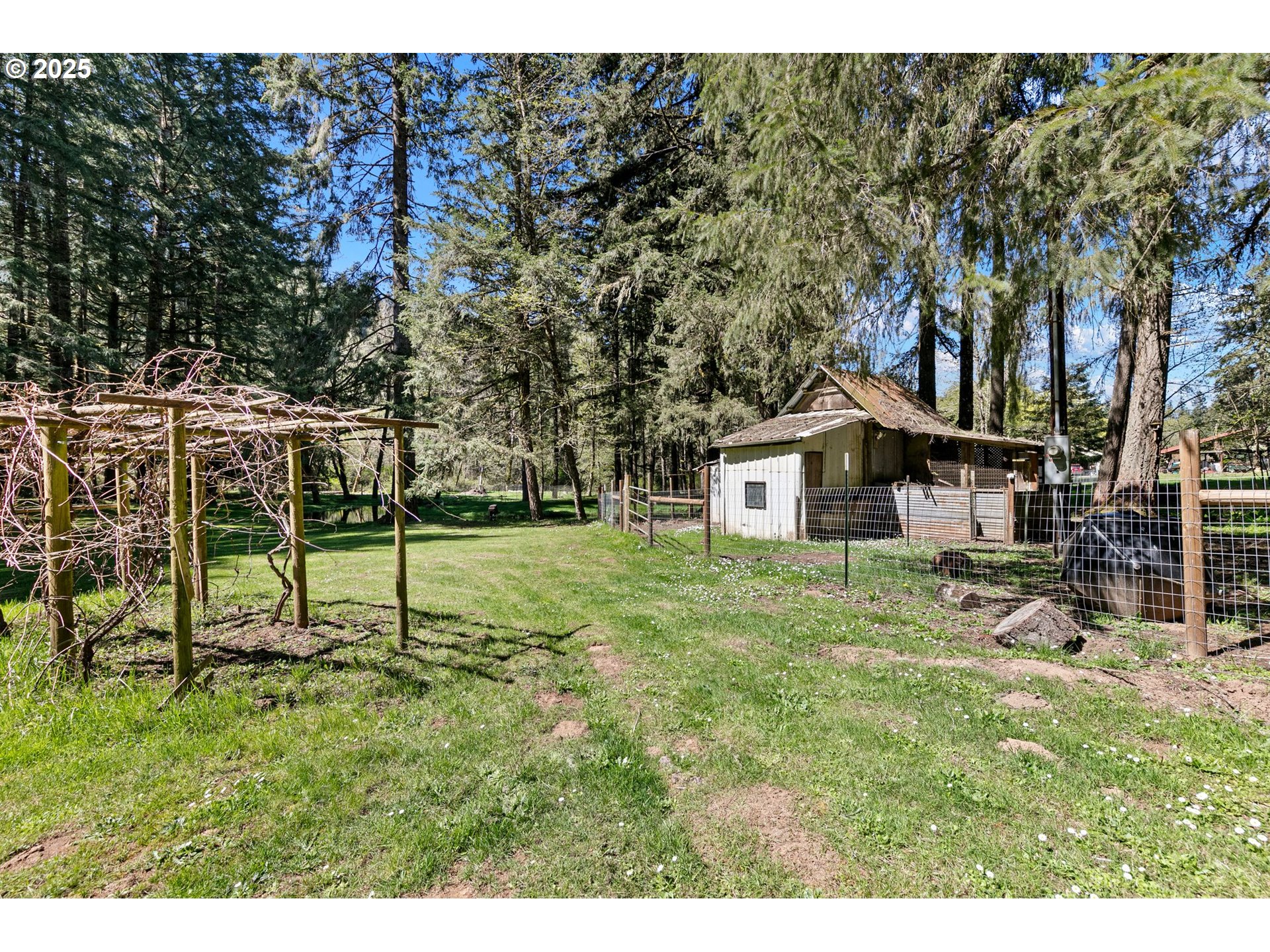 24458 Panther Creek Road Veneta, OR 97487 - Photo 9 of 46 a house view with a sitting space