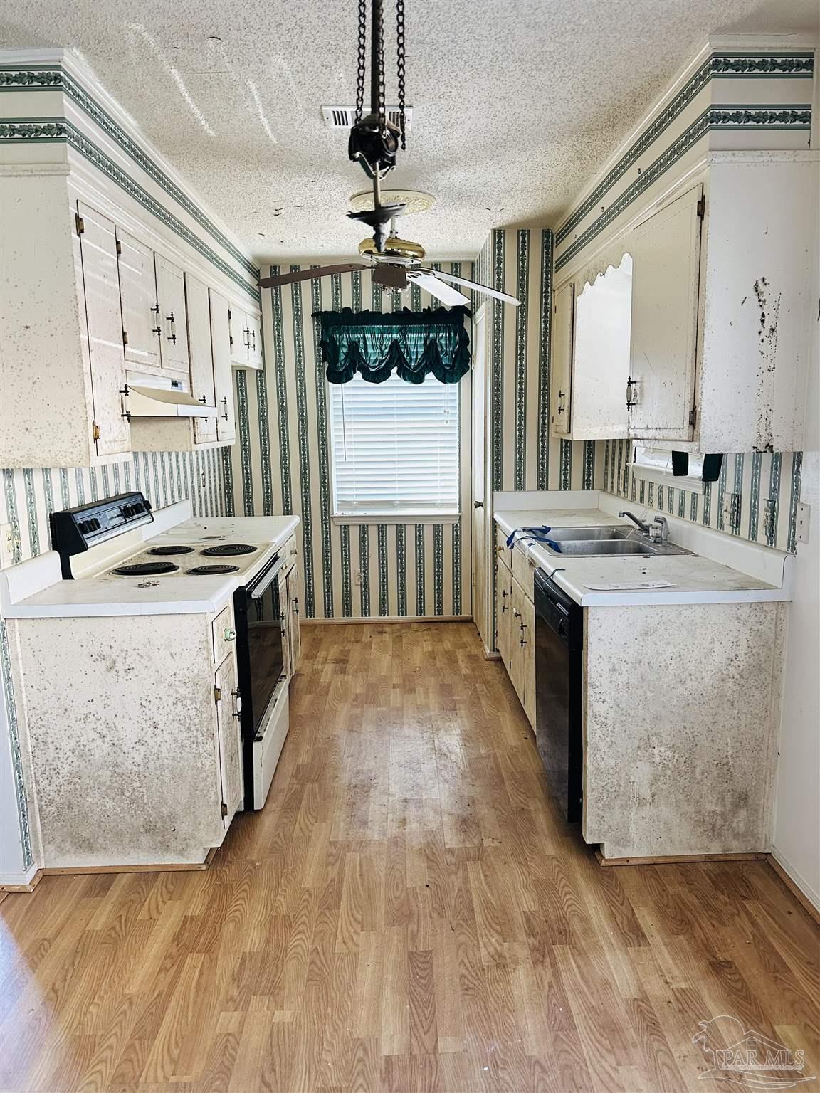 3962 Elmcrest Drive Pensacola, FL 32504 - Photo 2 of 5