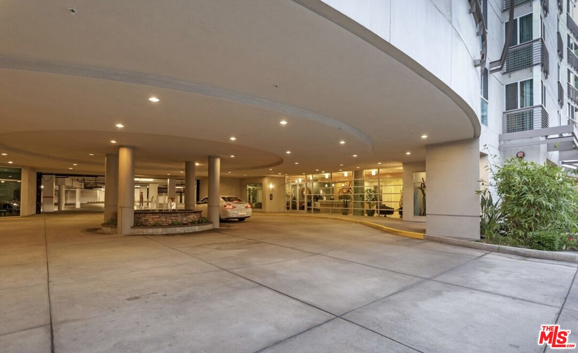 267 San Pedro Street, Unit 105 Los Angeles, CA 90012 - Photo 4 of 19