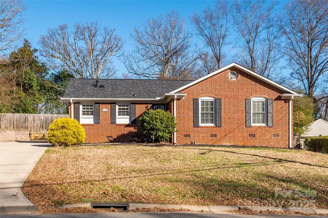 $625,000 | 7117 Woodstream Drive, Charlotte, NC 28210