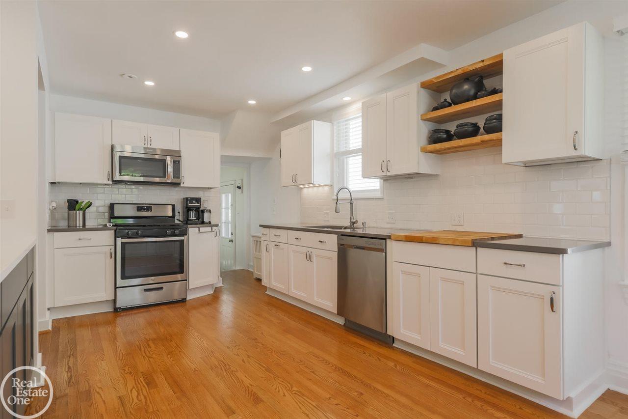 75 Muir Road Grosse Pointe, MI 48236 - Photo 16 of 30 31363012-16.JPG