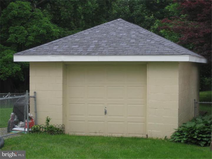 2273 Mill Road Boothwyn, PA 19061 - Photo 4 of 15 Garage