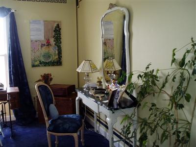 4740 Inman Drive Lexington, KY 40513 - Photo 9 of 15 Dressing room in master bedroom.