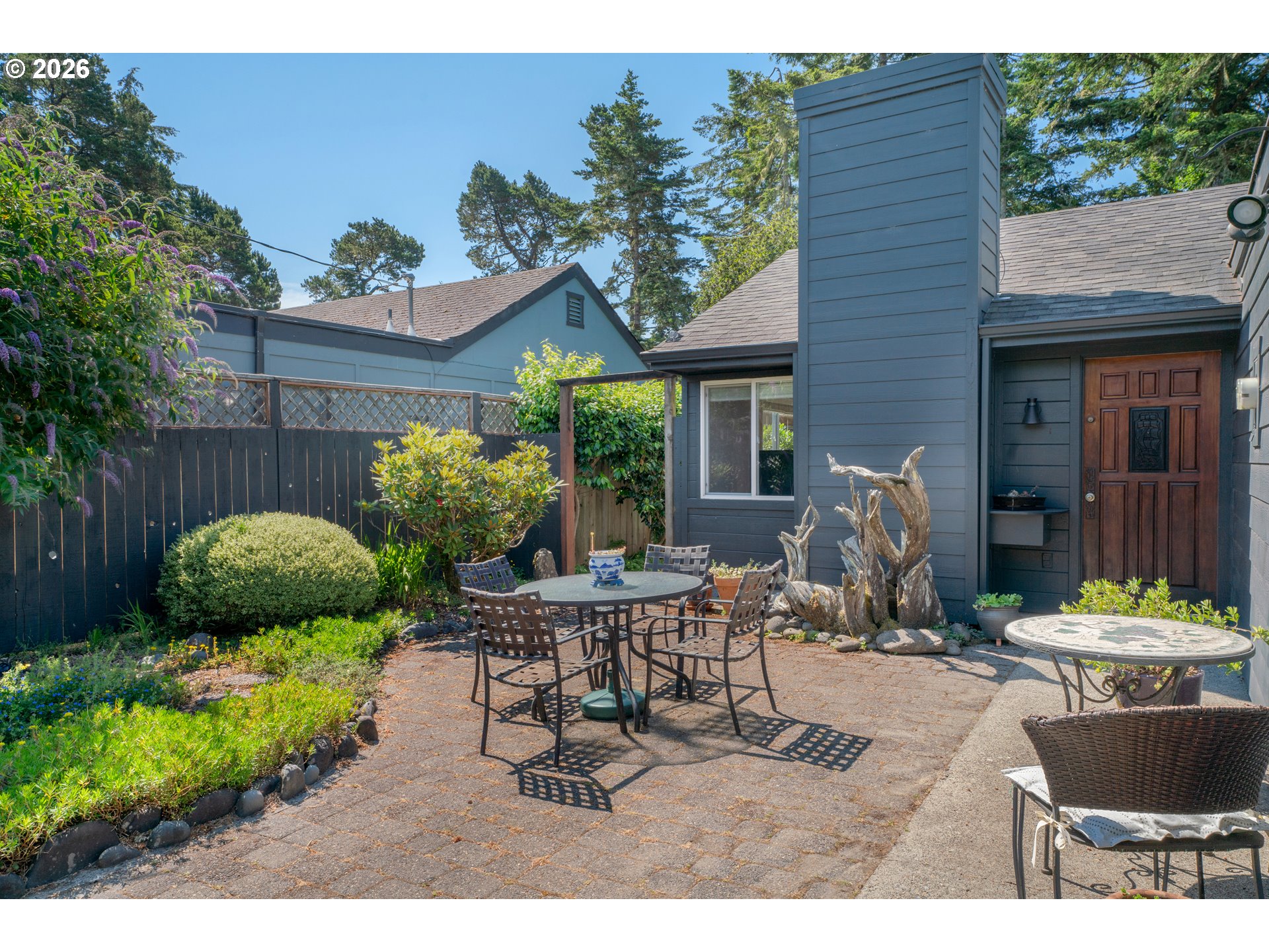 1250 9th Street Florence, OR 97439 - Photo 1 of 25