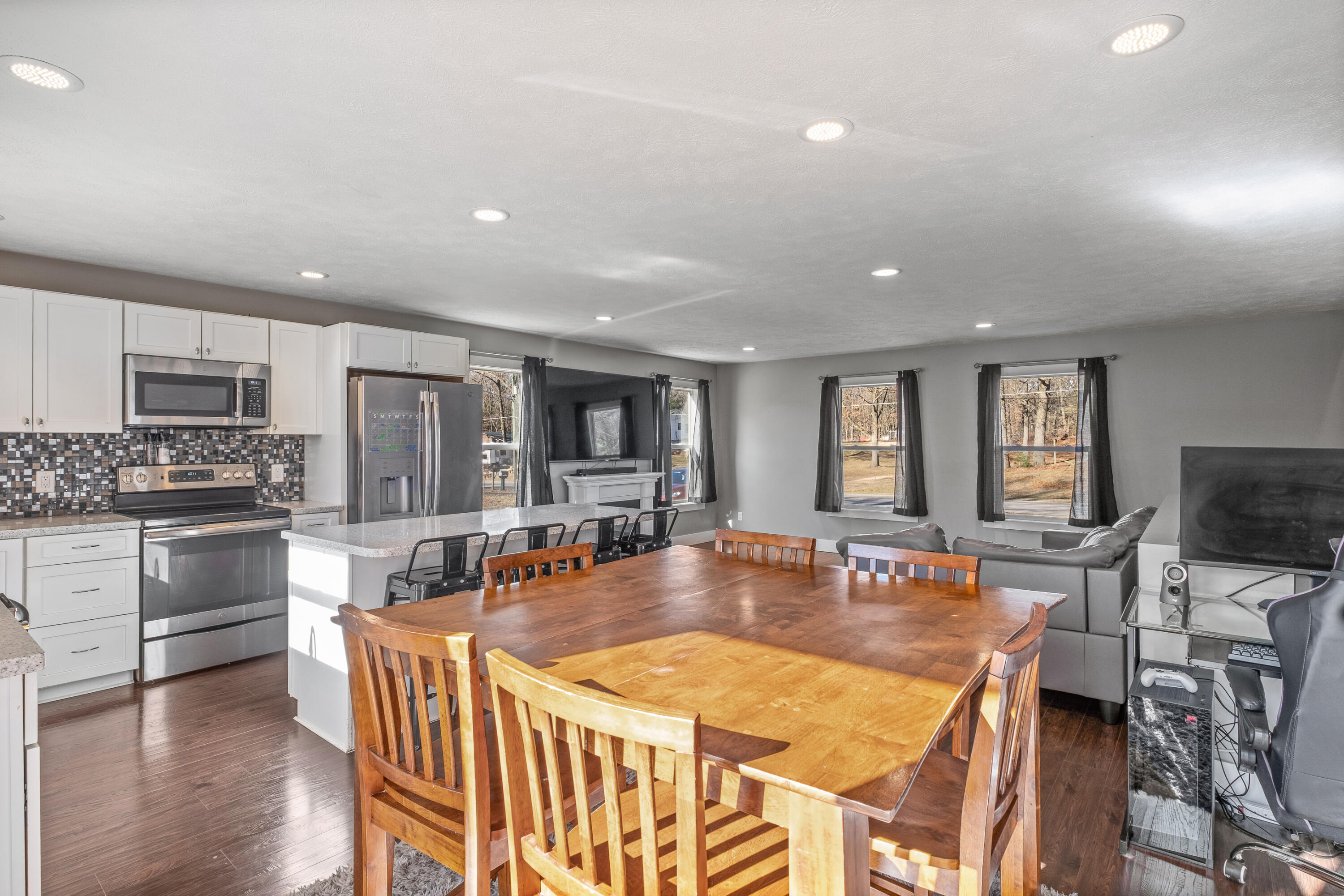 1114 Barnes Road Muskegon, MI 49442 - Photo 35 of 35 Open Floor Plan!