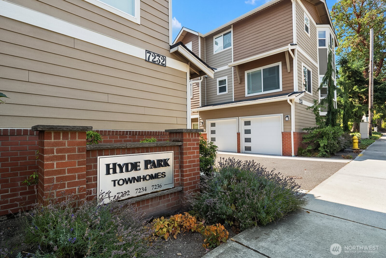 7236 212th Street Southwest, Unit B Edmonds, WA 98026 - Photo 3 of 29 Gallery Image 3
