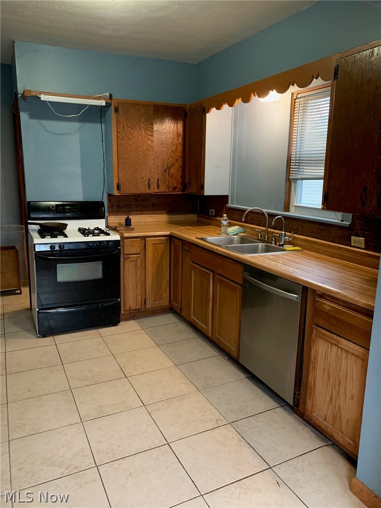 492 East Wilbeth Road Akron, OH 44301 - Photo 3 of 12 Gallery Image 3