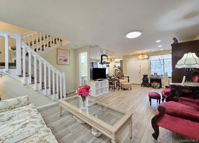 $399,999 | 331 Clubhouse Court, Coram, NY 11727