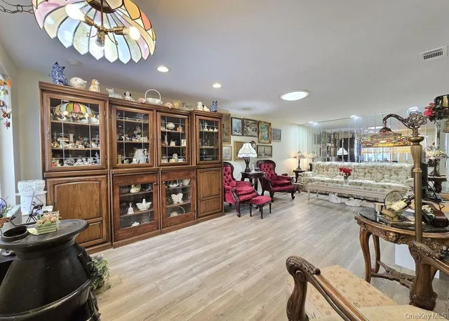 $399,999 | 331 Clubhouse Court, Coram, NY 11727