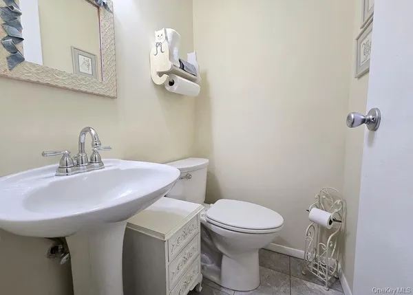 $399,999 | 331 Clubhouse Court, Coram, NY 11727