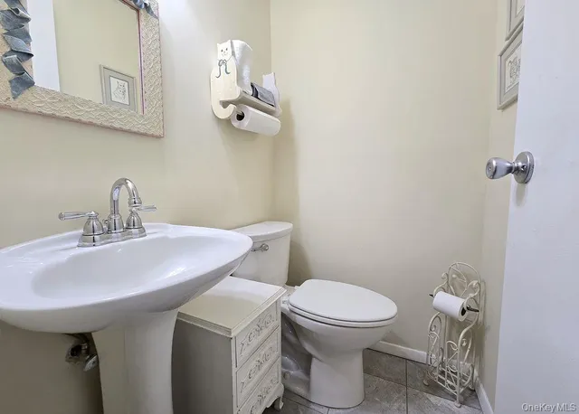 $399,999 | 331 Clubhouse Court, Coram, NY 11727