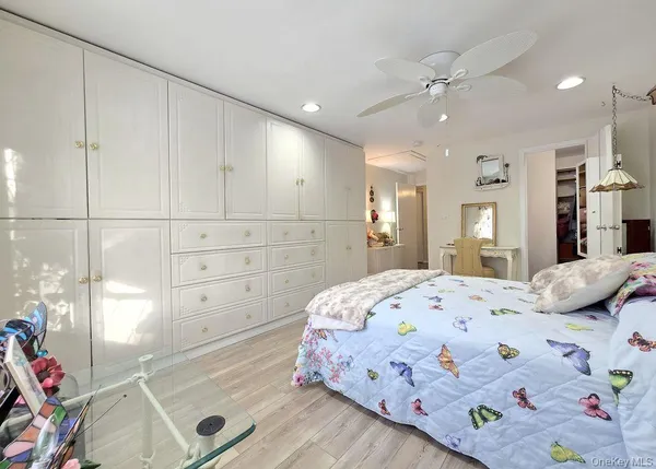 $399,999 | 331 Clubhouse Court, Coram, NY 11727