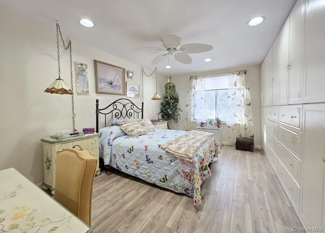 $399,999 | 331 Clubhouse Court, Coram, NY 11727