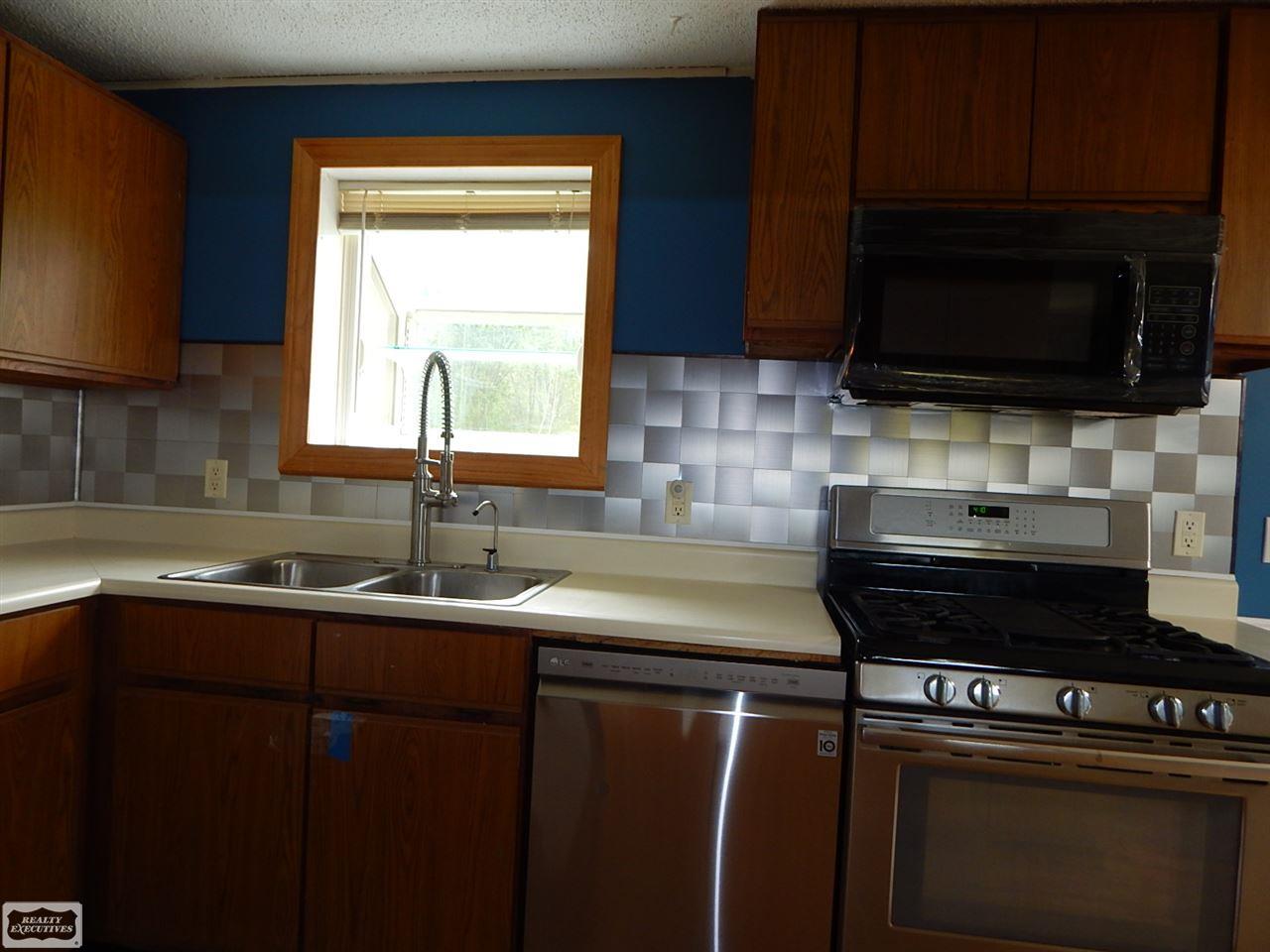 409 Stinson Road Memphis, MI 48041 - Photo 11 of 24 31392331-10.JPG