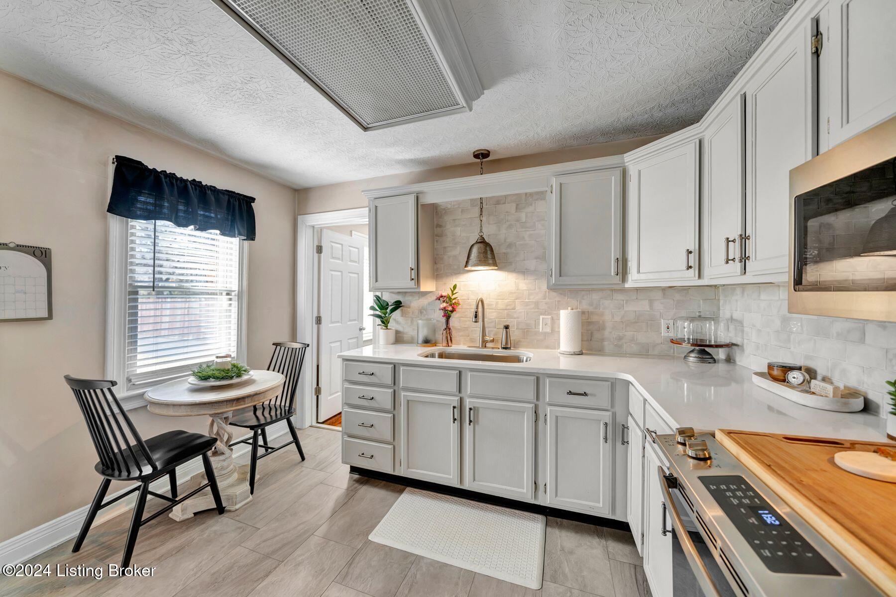 8302 Ferndale Road Louisville, KY 40291 - Photo 18 of 63 photo_online_017