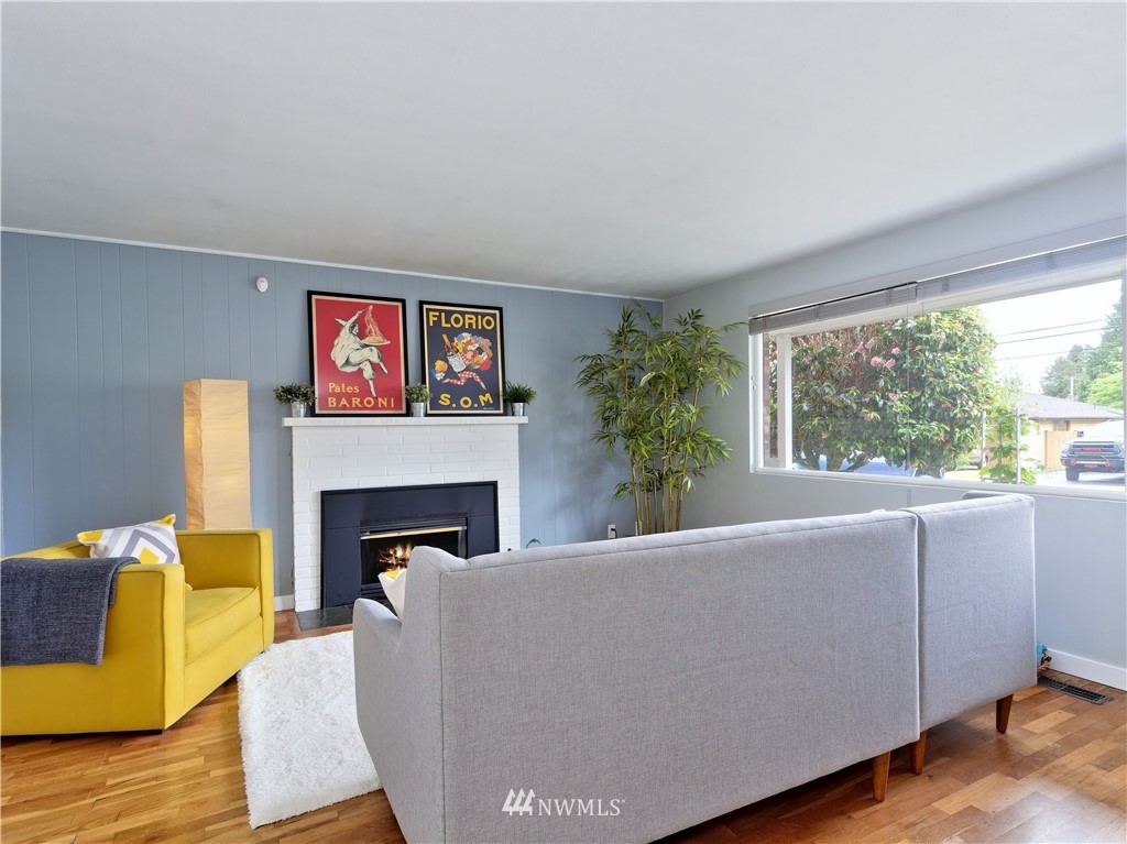 10911 Southeast 181st Street Renton, WA 98055 - Photo 4 of 24